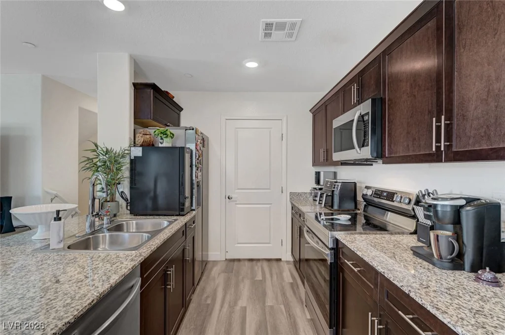 6925 Skyline Blue, North Las Vegas, NV 89086