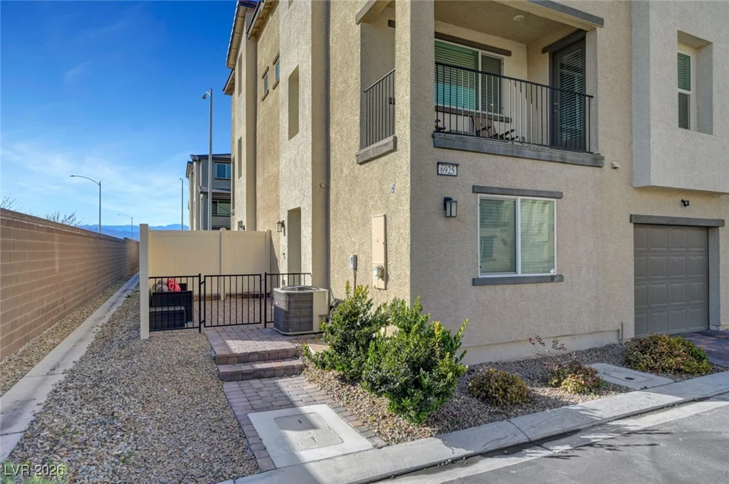 6925 Skyline Blue, North Las Vegas, NV 89086