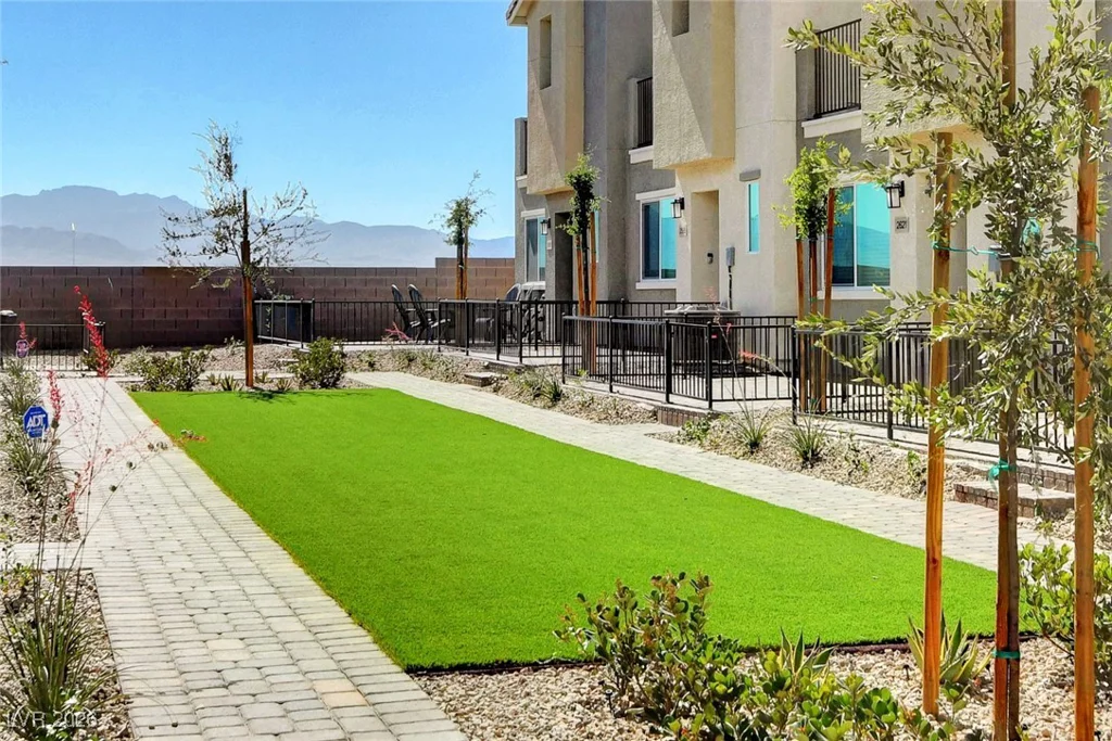 6925 Skyline Blue, North Las Vegas, NV 89086