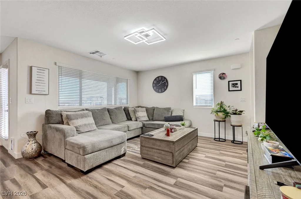 6925 Skyline Blue, North Las Vegas, NV 89086