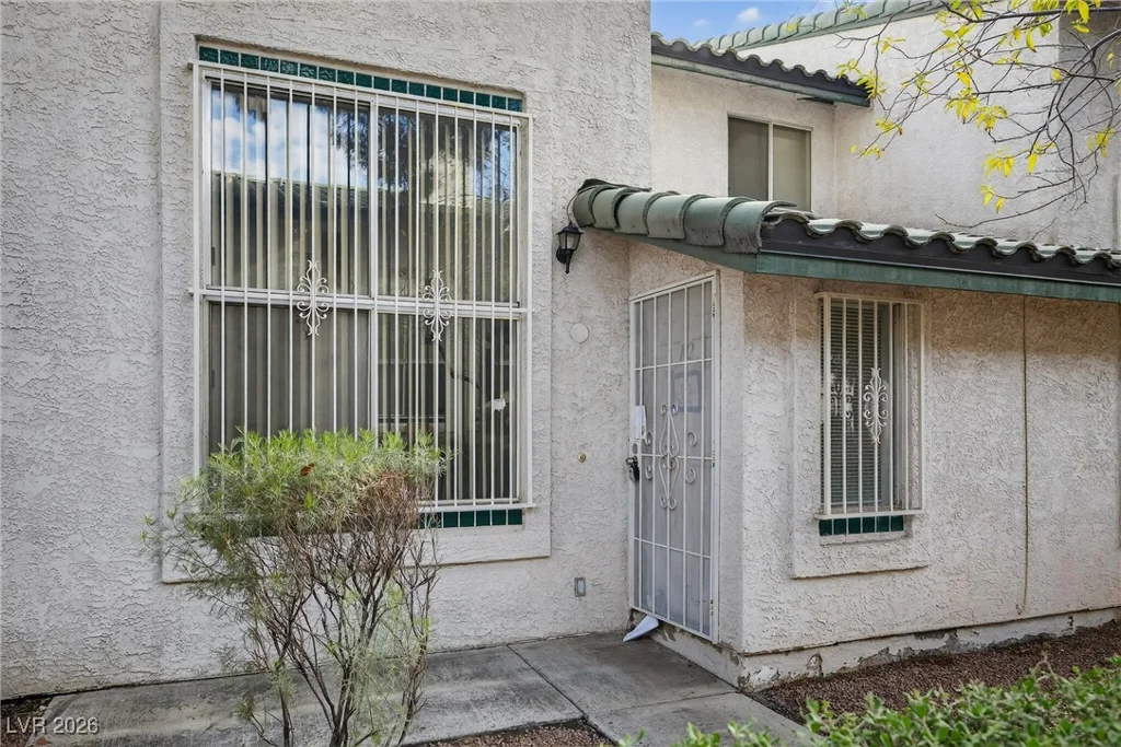 2430 Old Forge, Las Vegas, NV 89121