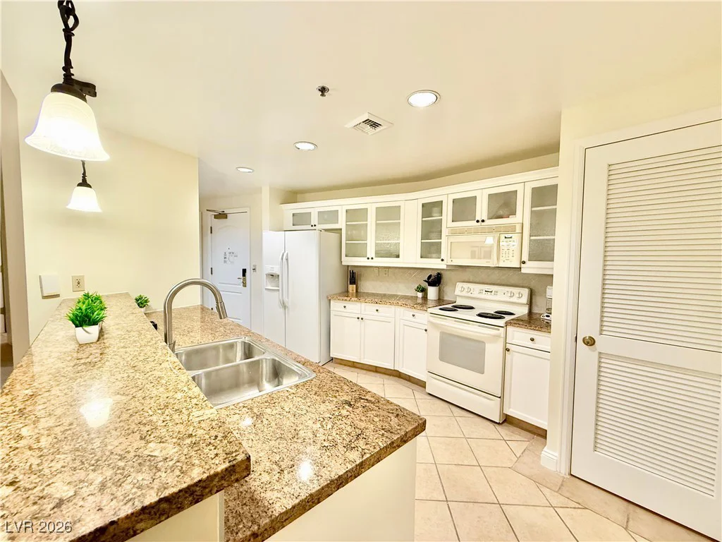 30 Strada Di Villaggio, Henderson, NV 89011