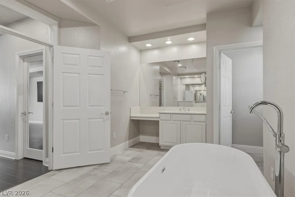 10671 Capesthorne, Las Vegas, NV 89135