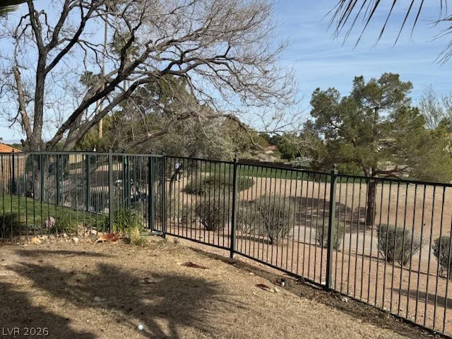 8921 Diamond Falls, Las Vegas, NV 89117