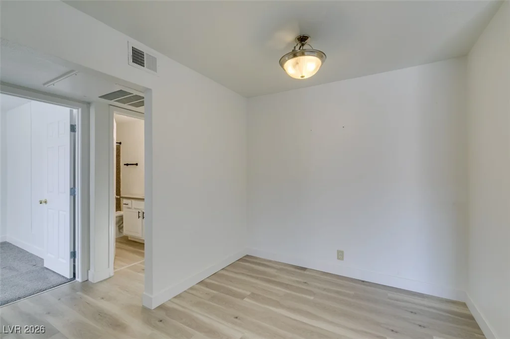5260 River Glen, Las Vegas, NV 89103