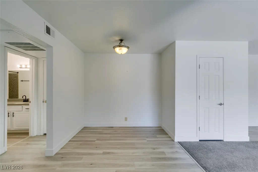 5260 River Glen, Las Vegas, NV 89103