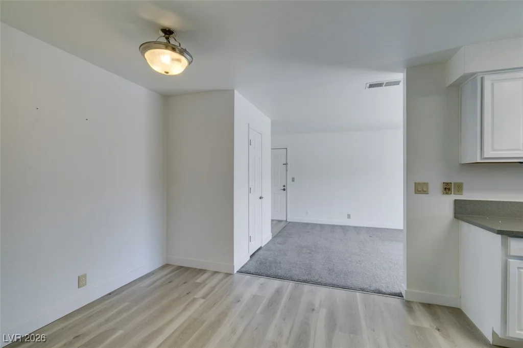 5260 River Glen, Las Vegas, NV 89103