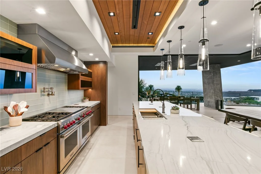 6 Vista Crescent, Henderson, NV 89012