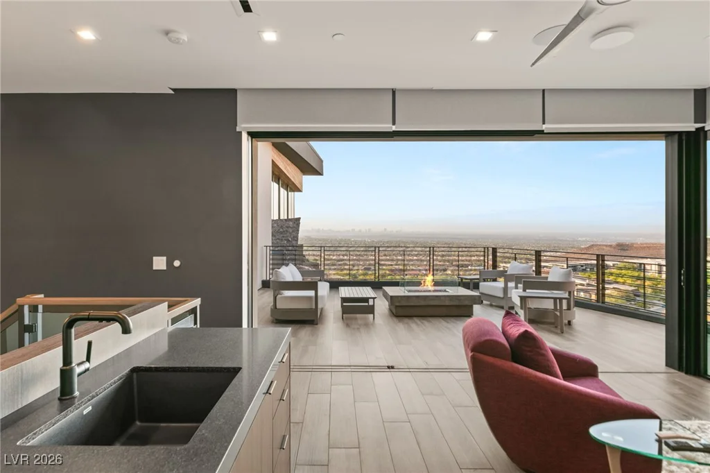 6 Vista Crescent, Henderson, NV 89012