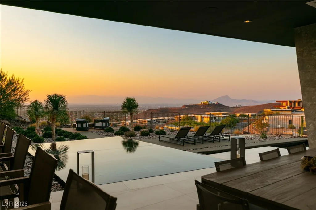 6 Vista Crescent, Henderson, NV 89012
