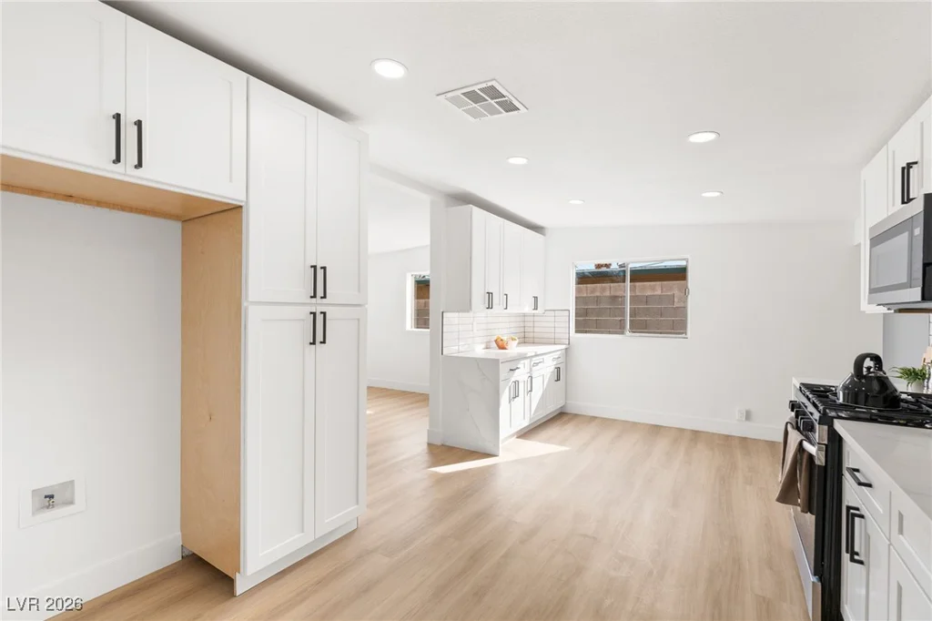1305 Sattes, Las Vegas, NV 89101