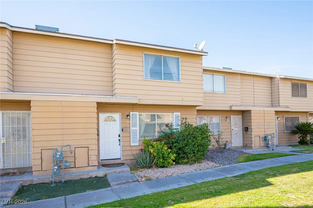 582 Blue Lagoon, Las Vegas, NV 89110