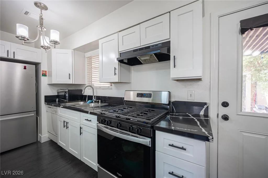 582 Blue Lagoon, Las Vegas, NV 89110