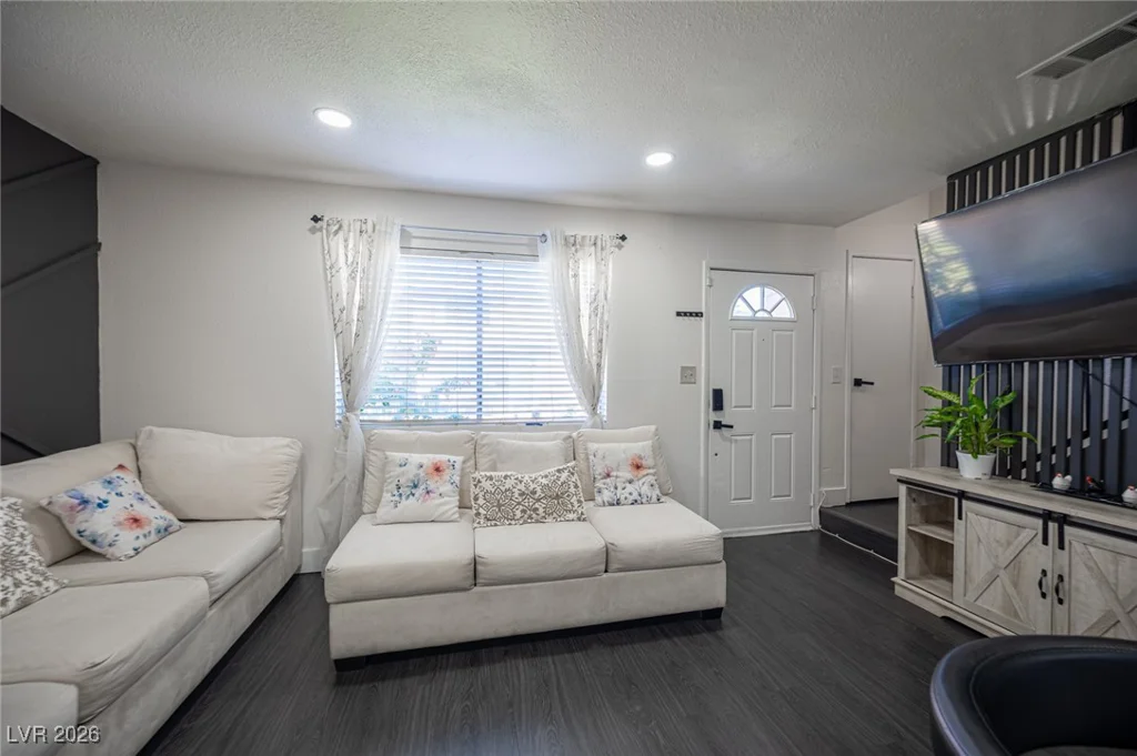 582 Blue Lagoon, Las Vegas, NV 89110