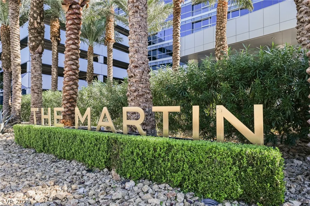 4471 Dean Martin, Las Vegas, NV 89103