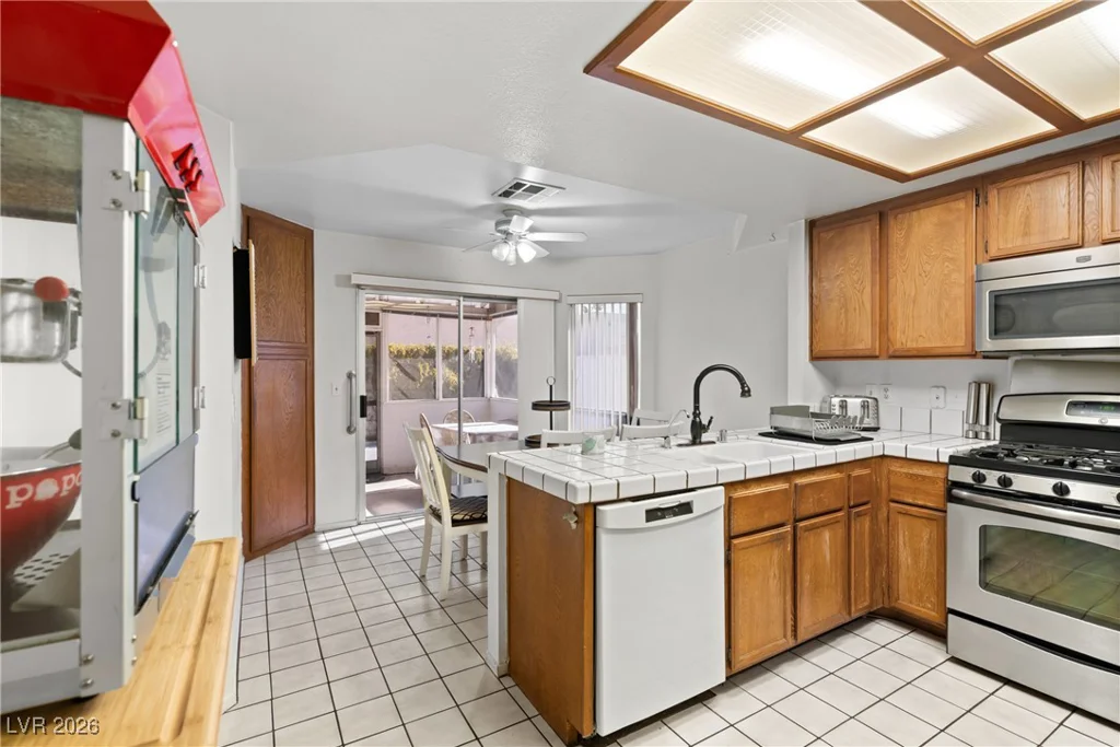 3212 Ivory Coast, Las Vegas, NV 89117