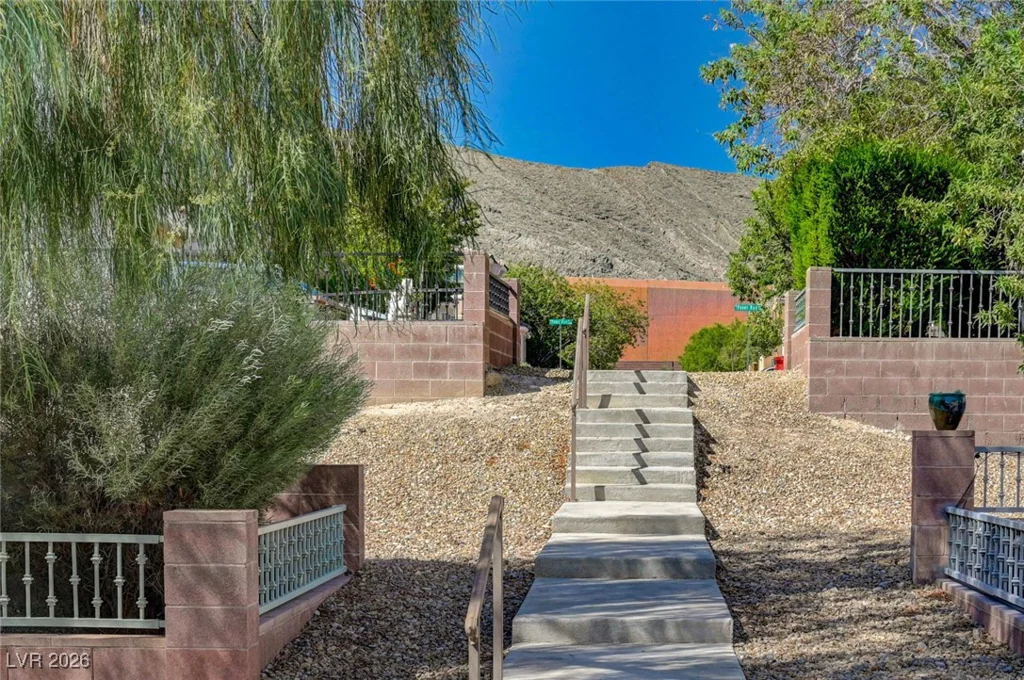 10413 Cole Younger, Las Vegas, NV 89129