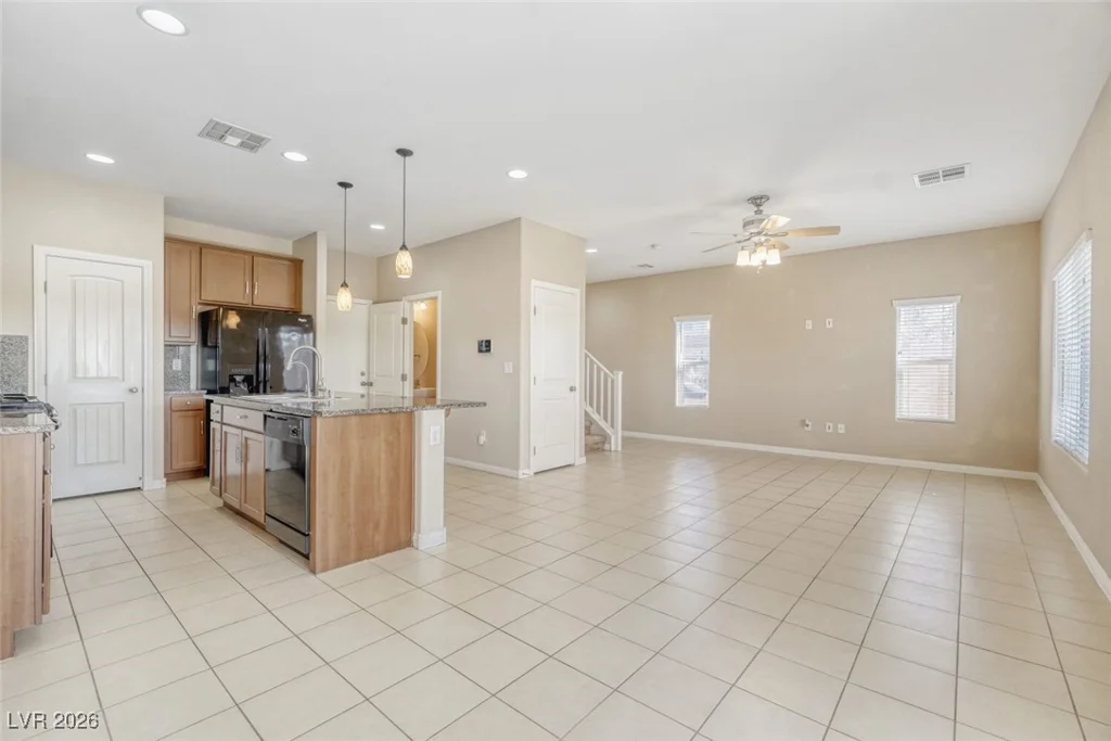 8881 Lake Myers, Las Vegas, NV 89139
