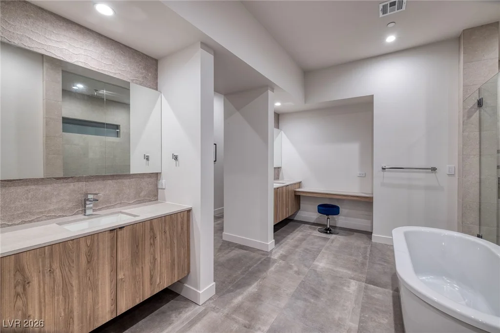 25 Falling Ridge, Henderson, NV 89011