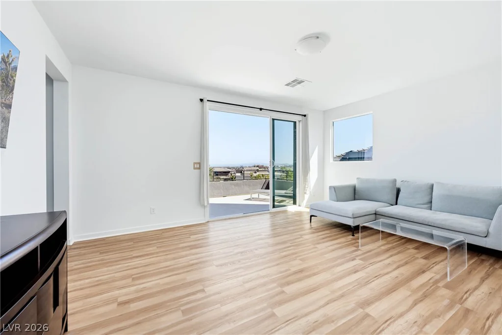 10336 Green Ember, Las Vegas, NV 89135