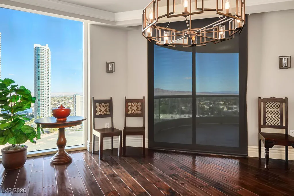 2777 Paradise, Las Vegas, NV 89109