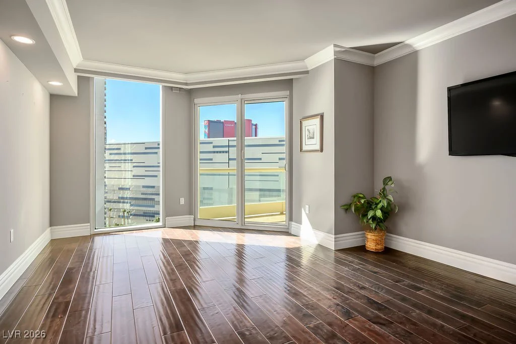 2777 Paradise, Las Vegas, NV 89109