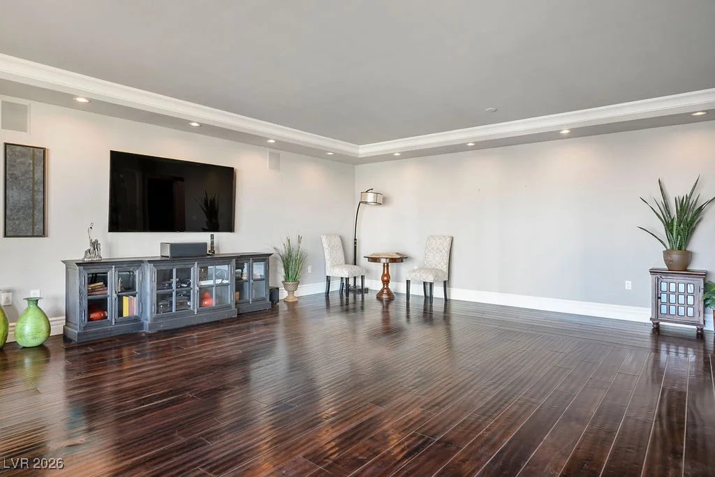 2777 Paradise, Las Vegas, NV 89109