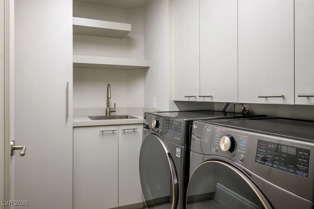 2777 Paradise, Las Vegas, NV 89109