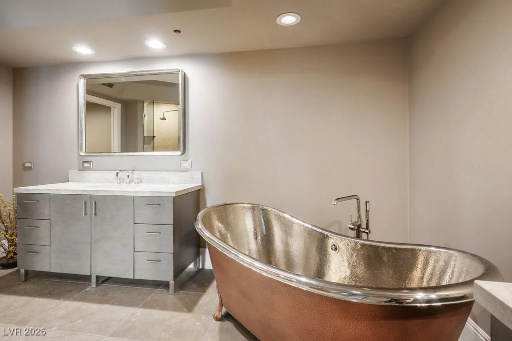 2777 Paradise, Las Vegas, NV 89109