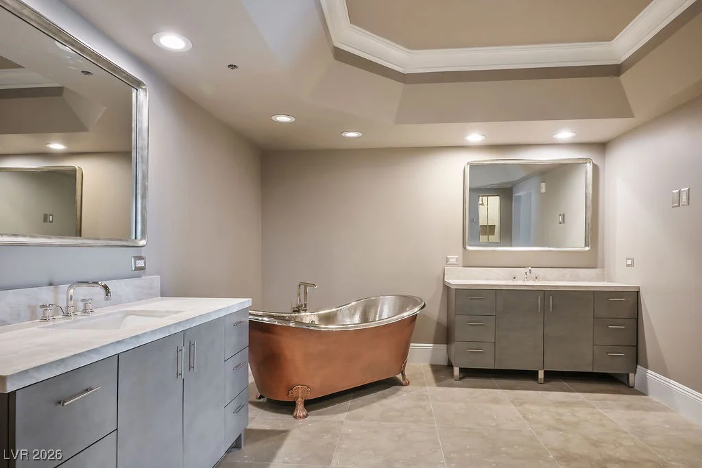 2777 Paradise, Las Vegas, NV 89109