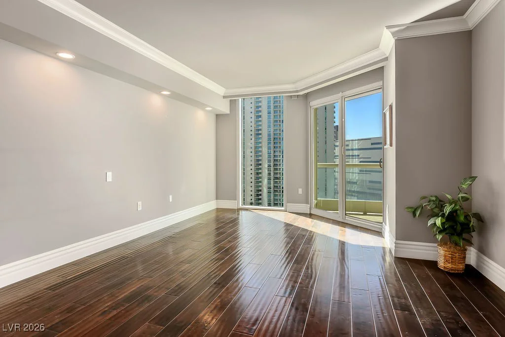 2777 Paradise, Las Vegas, NV 89109