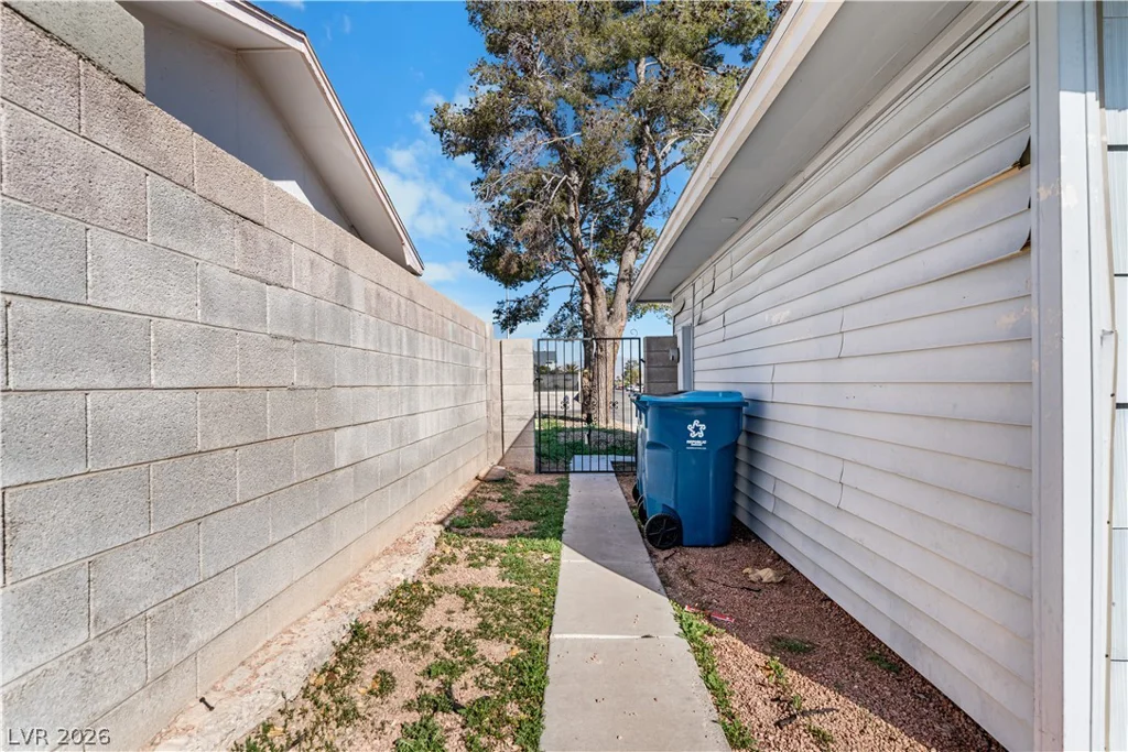 8113 Eginton, Las Vegas, NV 89145