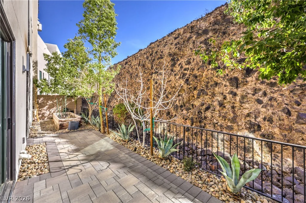 422 Tranquil Peak, Henderson, NV 89012