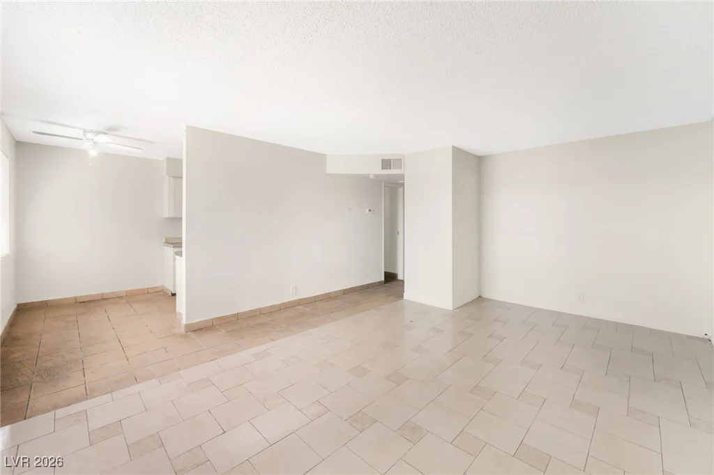 5104 Pebble Beach, Las Vegas, NV 89108