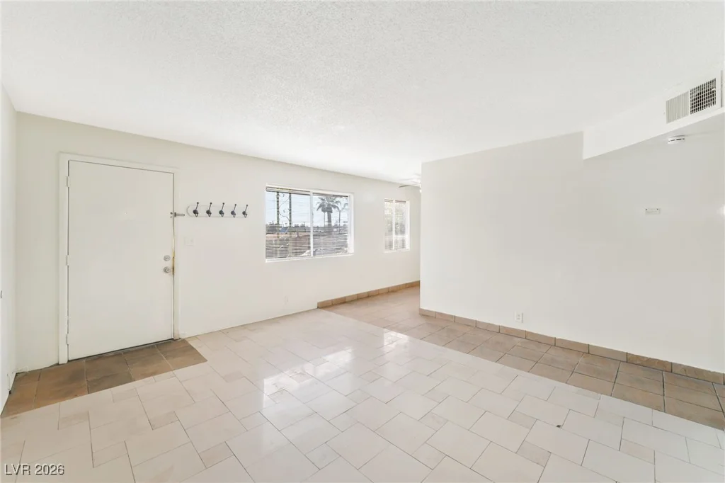 5104 Pebble Beach, Las Vegas, NV 89108