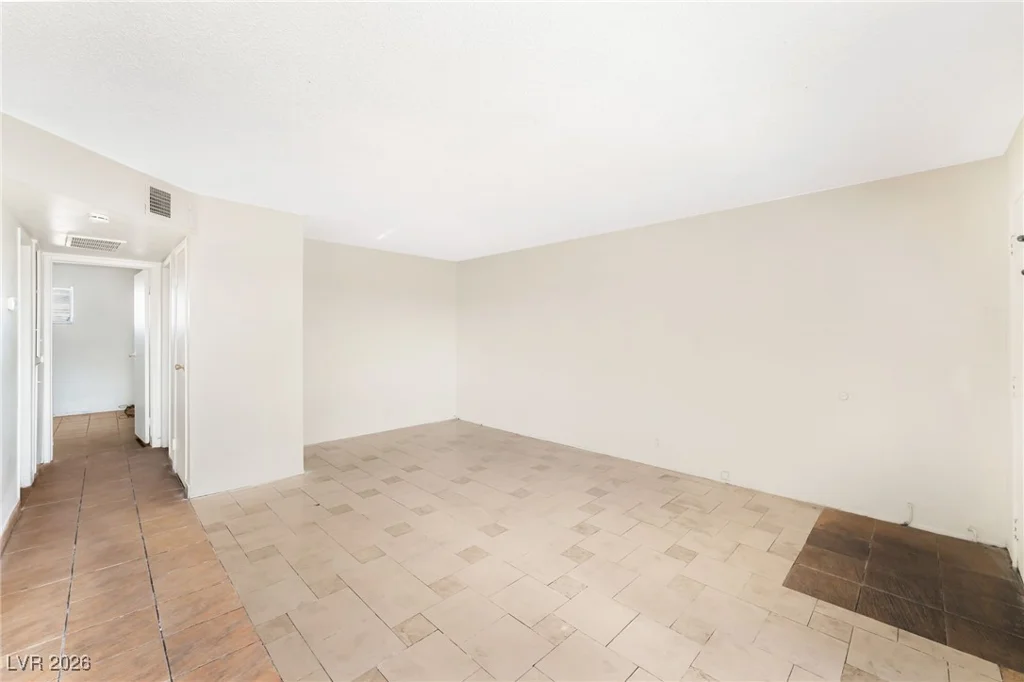 5104 Pebble Beach, Las Vegas, NV 89108