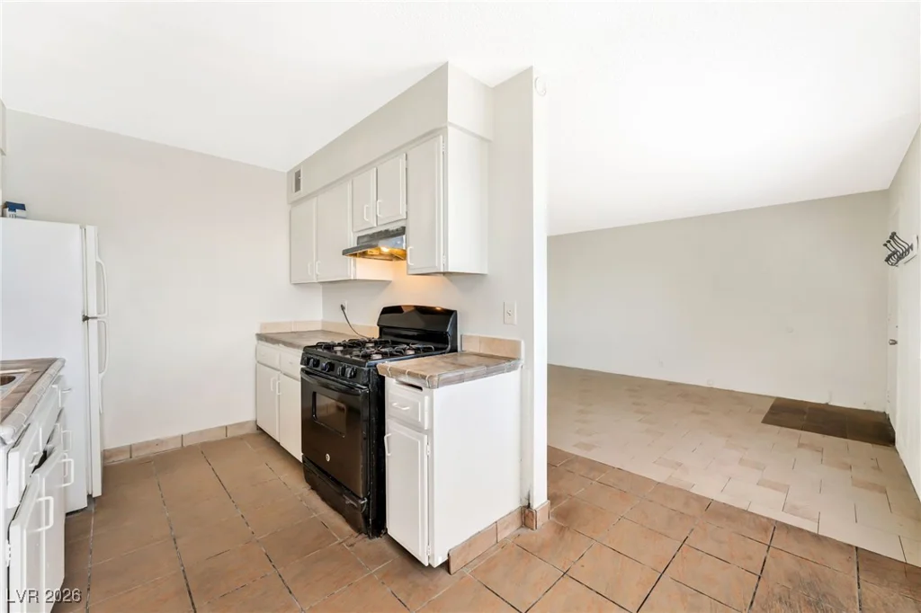 5104 Pebble Beach, Las Vegas, NV 89108