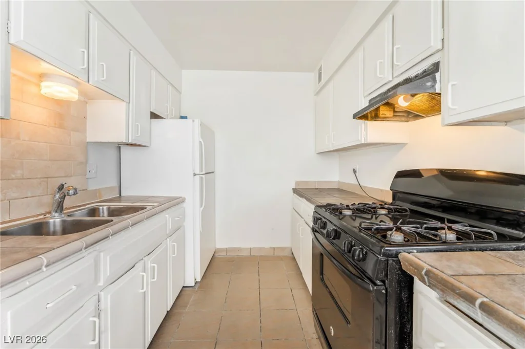 5104 Pebble Beach, Las Vegas, NV 89108