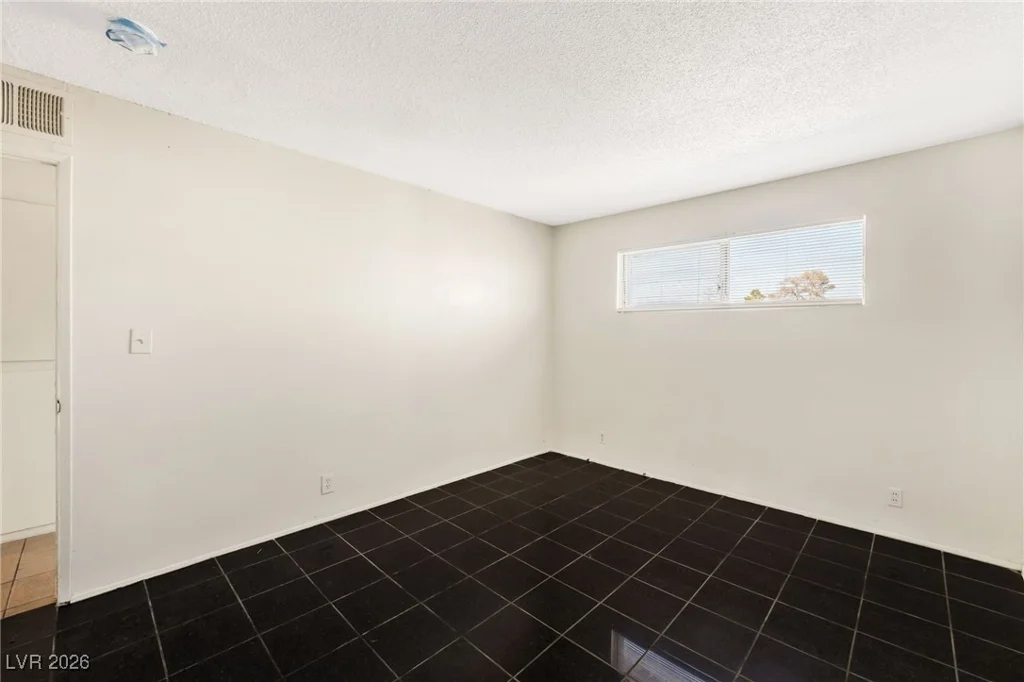 5104 Pebble Beach, Las Vegas, NV 89108