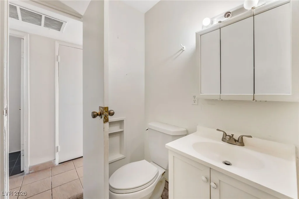 5104 Pebble Beach, Las Vegas, NV 89108