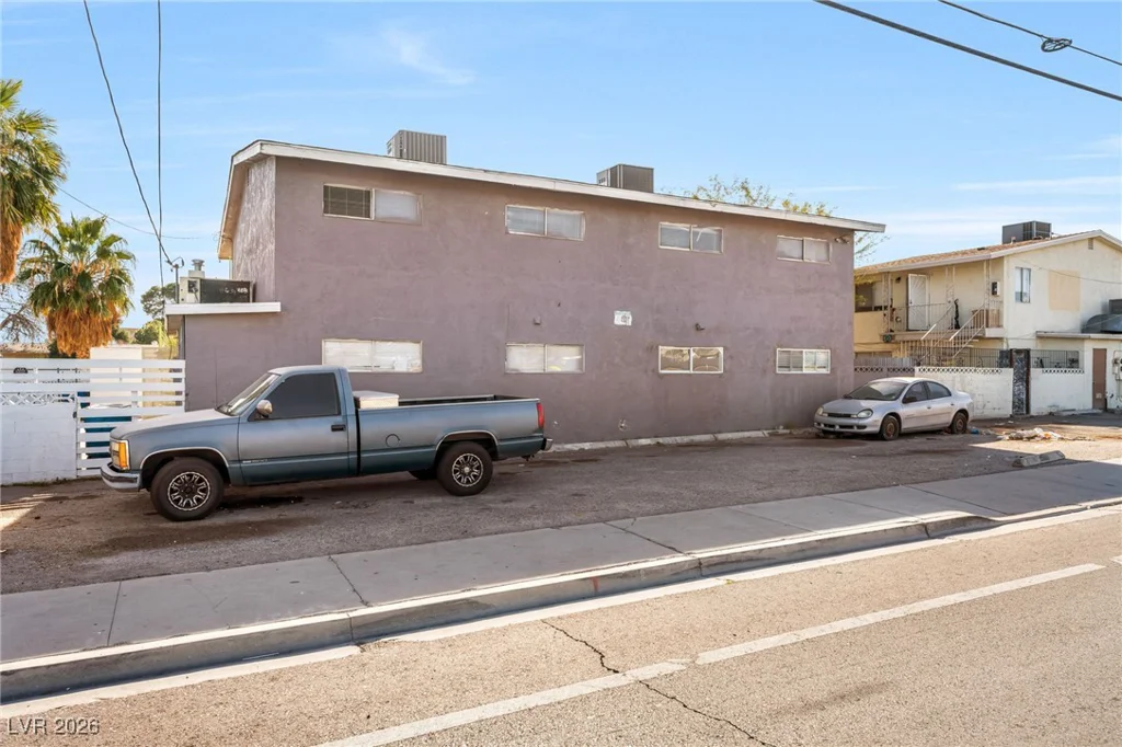 5104 Pebble Beach, Las Vegas, NV 89108