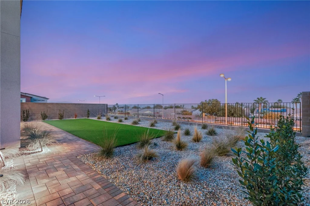 5022 Slatestone, Las Vegas, NV 89135