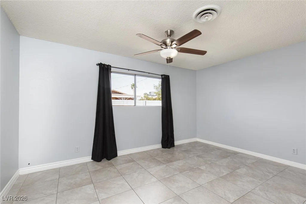 1613 Manhattan, Las Vegas, NV 89106