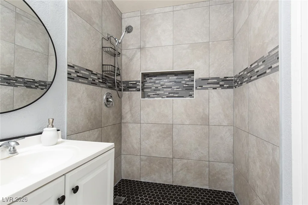 1613 Manhattan, Las Vegas, NV 89106