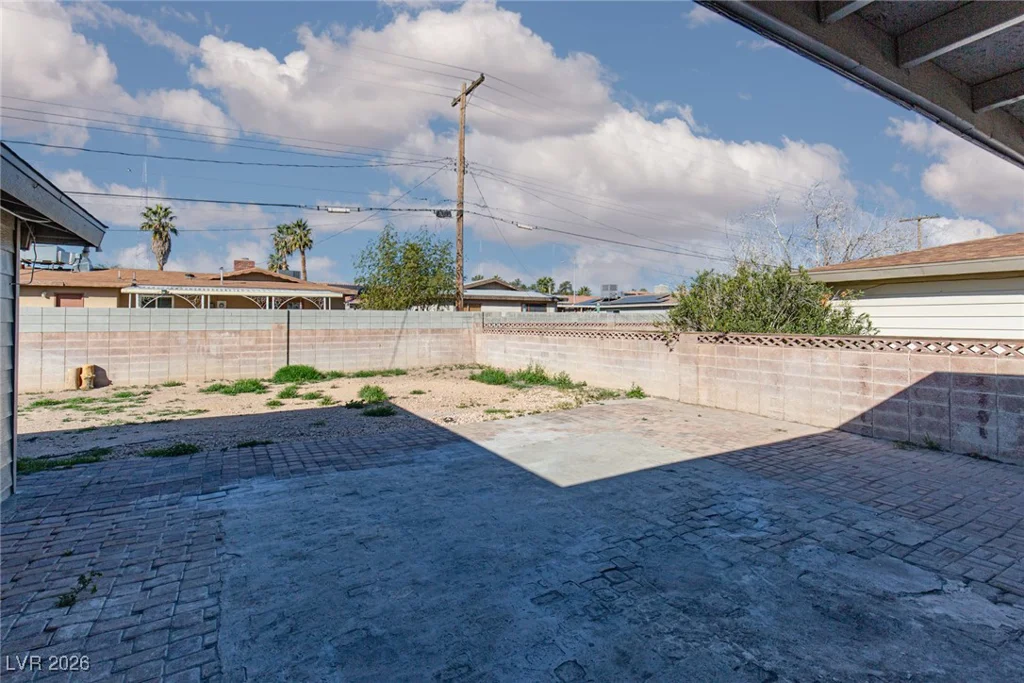 1613 Manhattan, Las Vegas, NV 89106