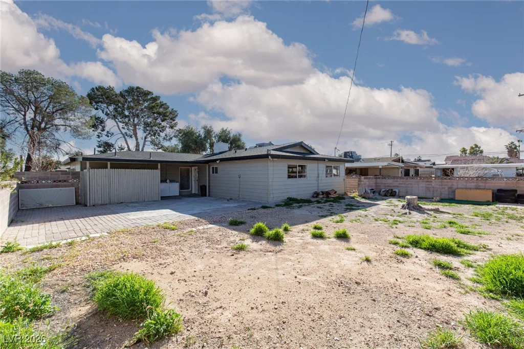 1613 Manhattan, Las Vegas, NV 89106