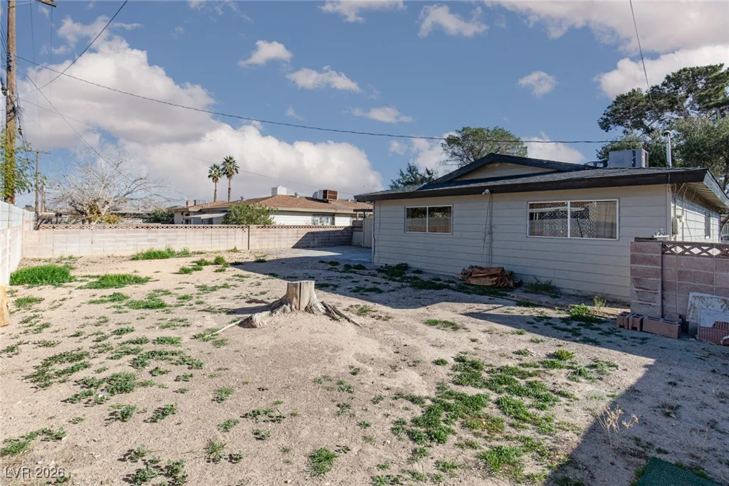 1613 Manhattan, Las Vegas, NV 89106