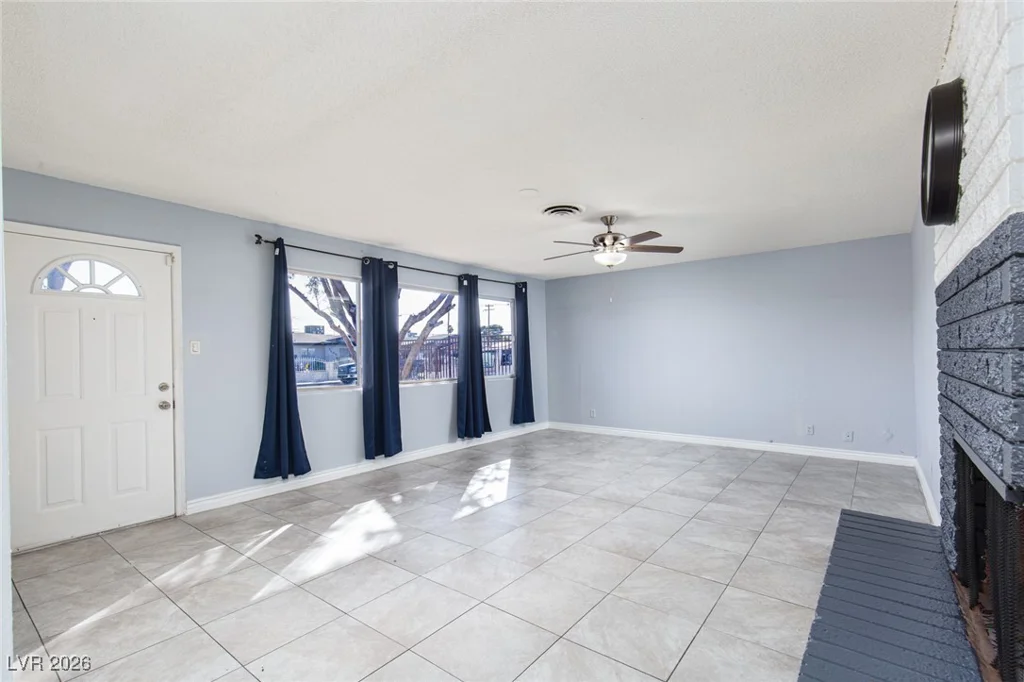 1613 Manhattan, Las Vegas, NV 89106