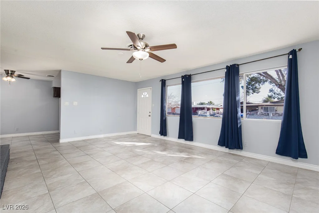 1613 Manhattan, Las Vegas, NV 89106