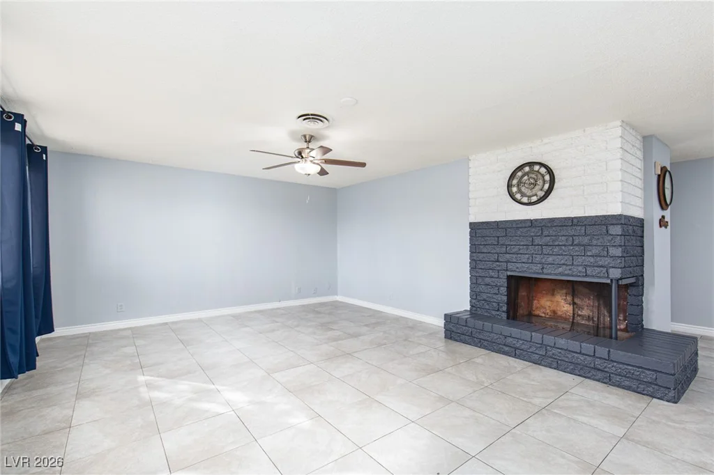 1613 Manhattan, Las Vegas, NV 89106